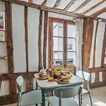 1Br Steps From The Louvre & Palais Royal & Opera Flat